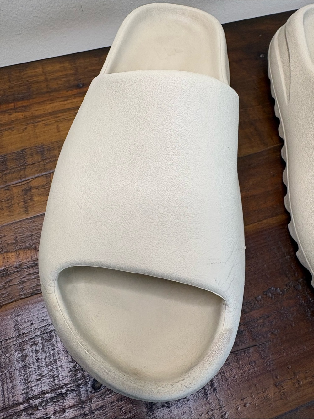 Women’s Size 8 Beige/Bone Color Adidas Yeezy Slides - Picture 3 of 13